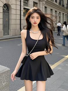 2025轻奢纯欲性感方领无袖 连衣裙潮 高级感收腰黑色背心女夏季 新款