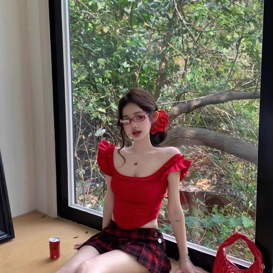 红色小飞袖木耳边方领短袖T恤女夏季辣妹露背修身不规则短款上衣