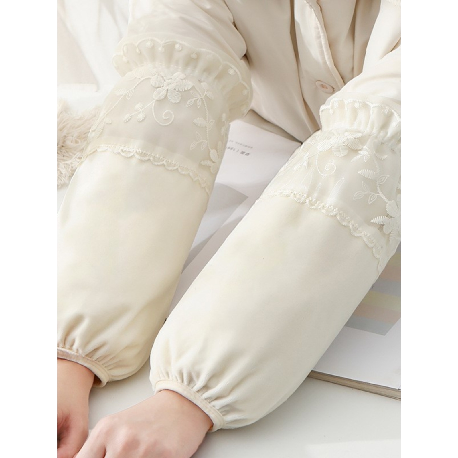 白色袖套长款2025新款蕾丝女款秋冬季羽绒服防脏办公室成人套袖口