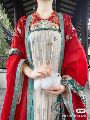 出租重回汉唐花想容颜婚服褙子