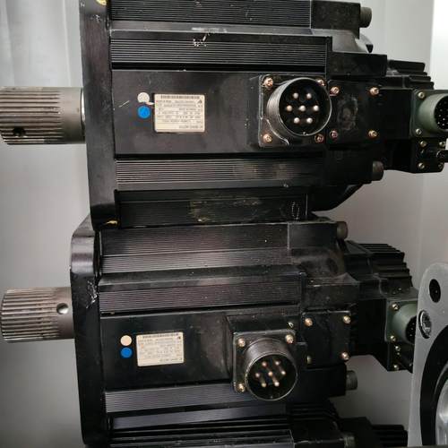 安川电机AC伺服电机 型号SGMGH-44A2A-YR15