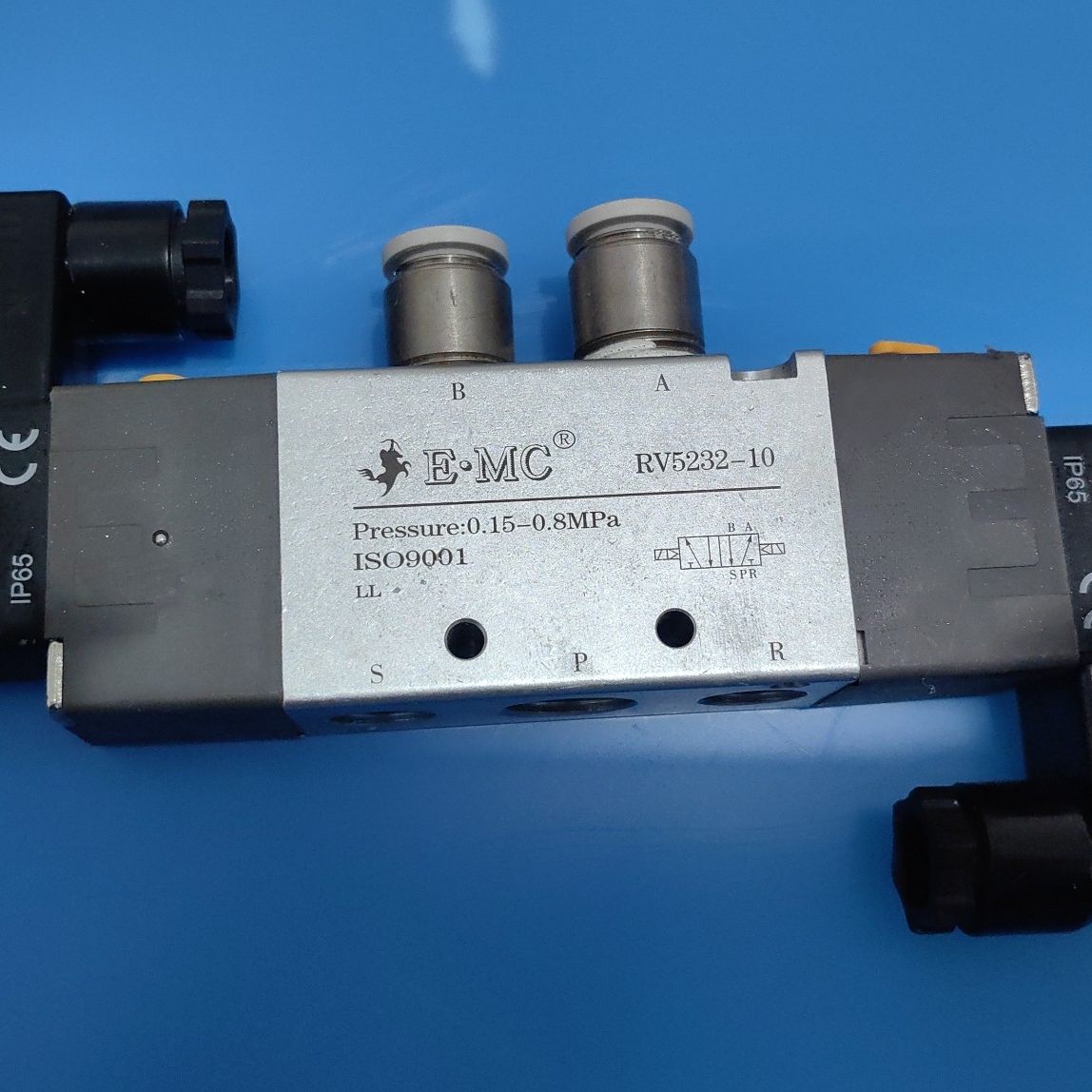 EMC亿太诺RV52系列二位五通三位标准电磁阀RV5233-