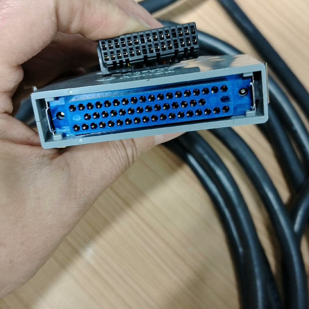 法那科机器人机械手信号线   CRMA52 200