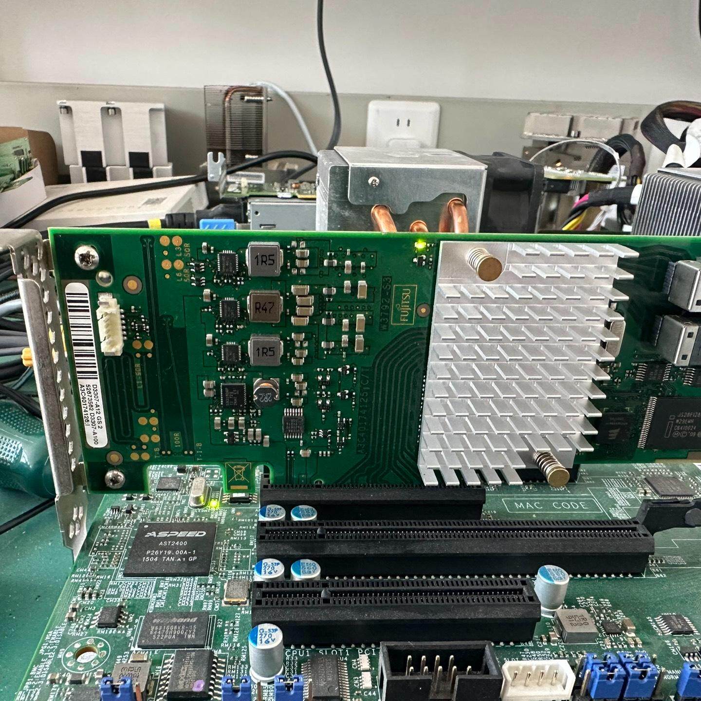 支持raid 5 通 LSI SAS3008 9300-