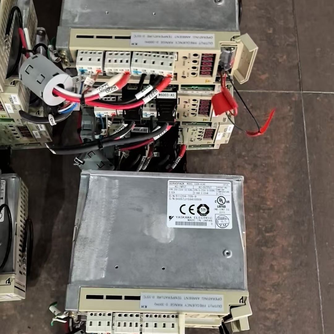 安川伺服驱动器SGDH-A3AE加SGMAH-A3A1A21