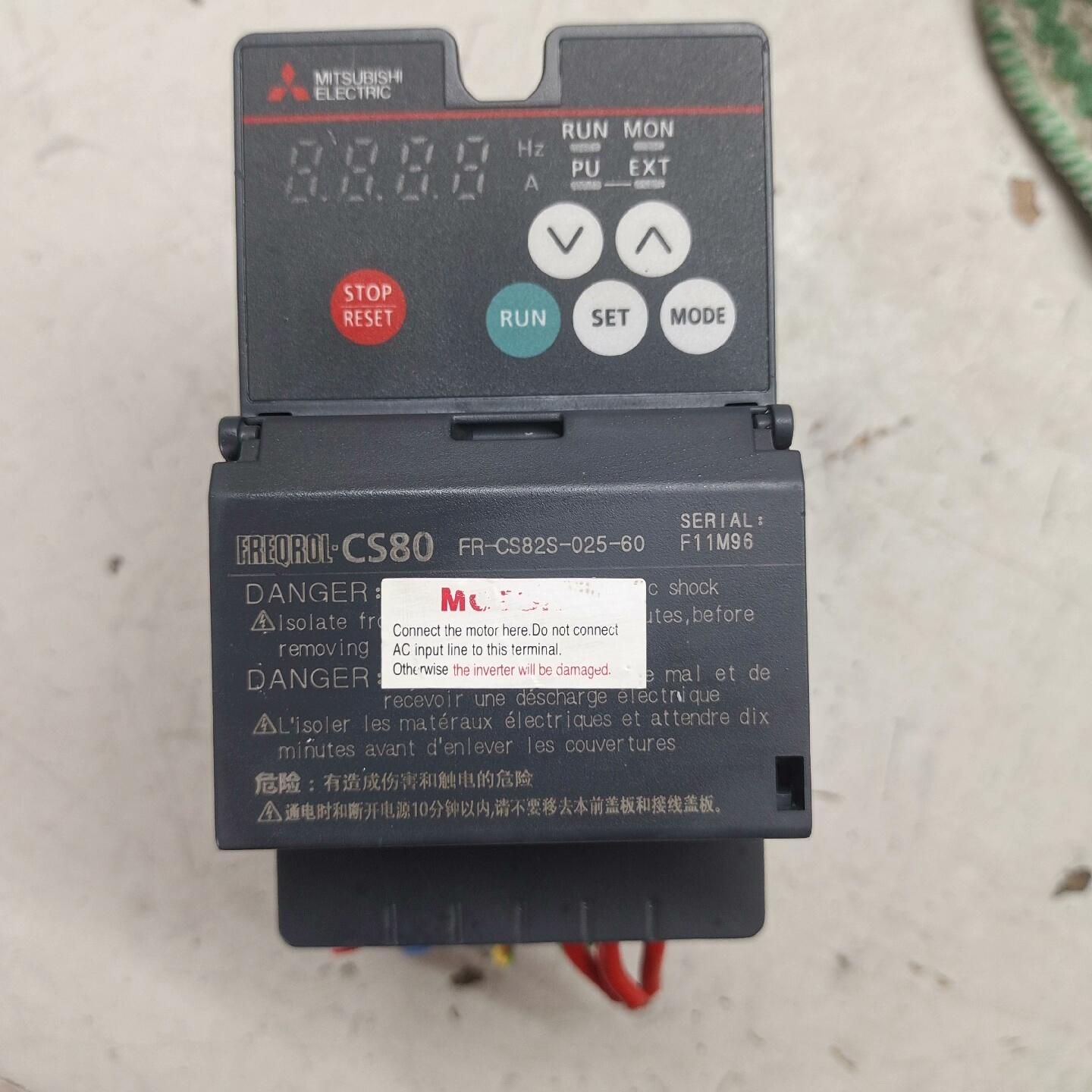 变频器FR-CS82S-025-60  未使用的电柜