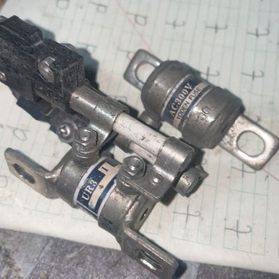 UR31 AC300V  30A 50A