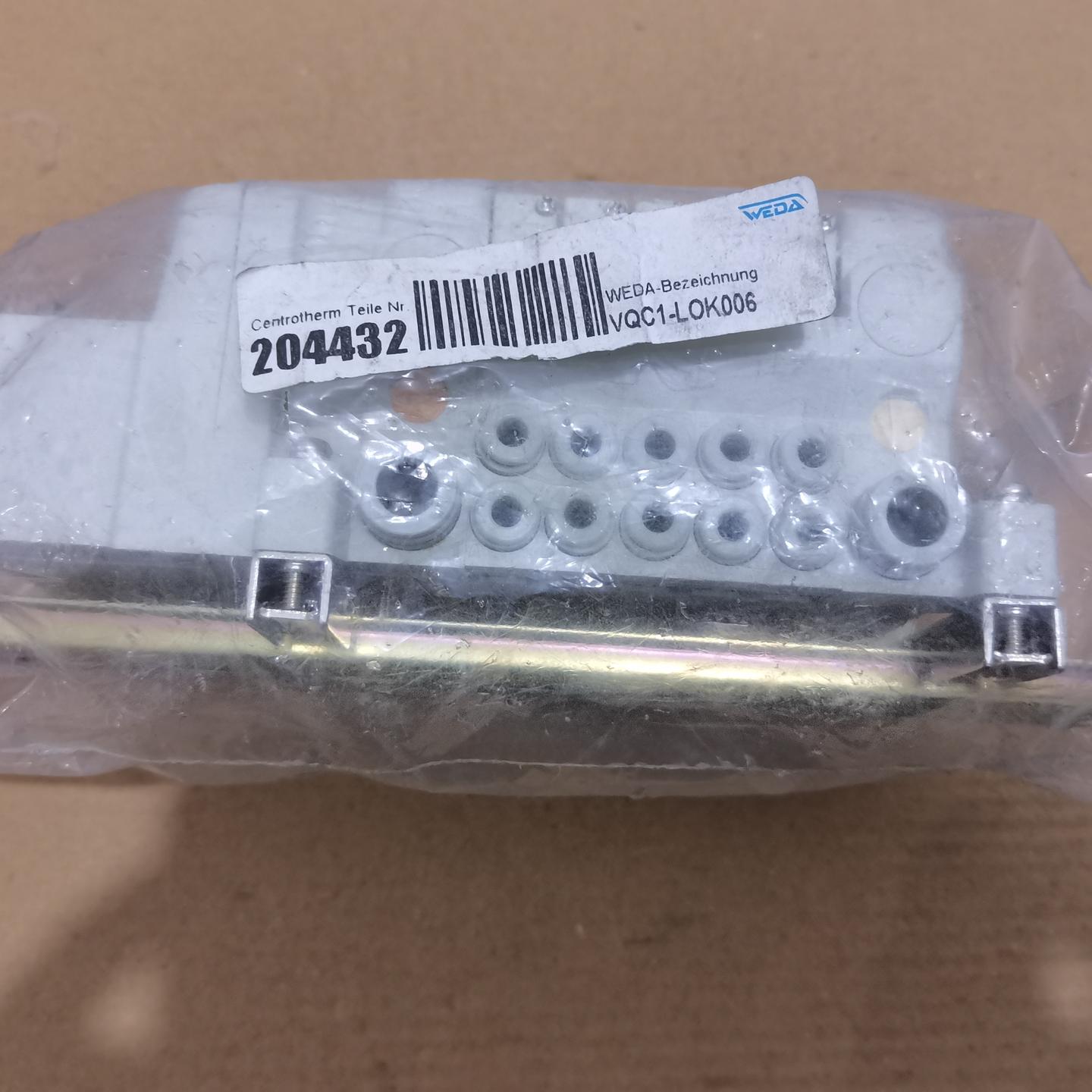 阀岛模块 型号VQC1-L0K006 包装完整。来