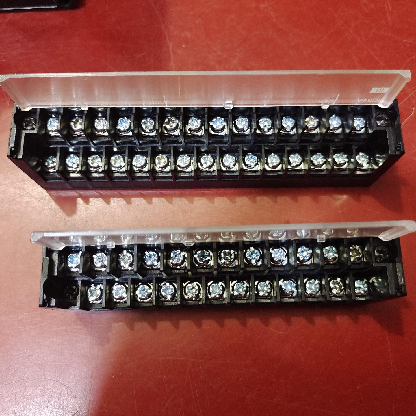 CP1H-XA40DT-D 端子排。