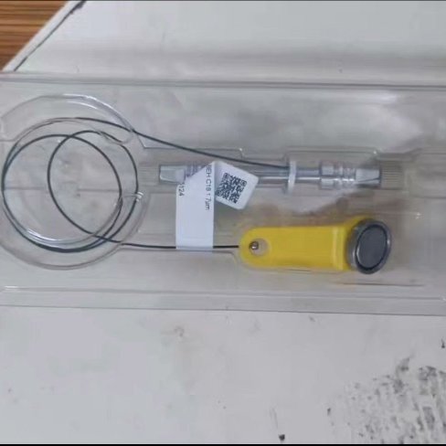 H Waters ACQUITY UPLC BEH C18色