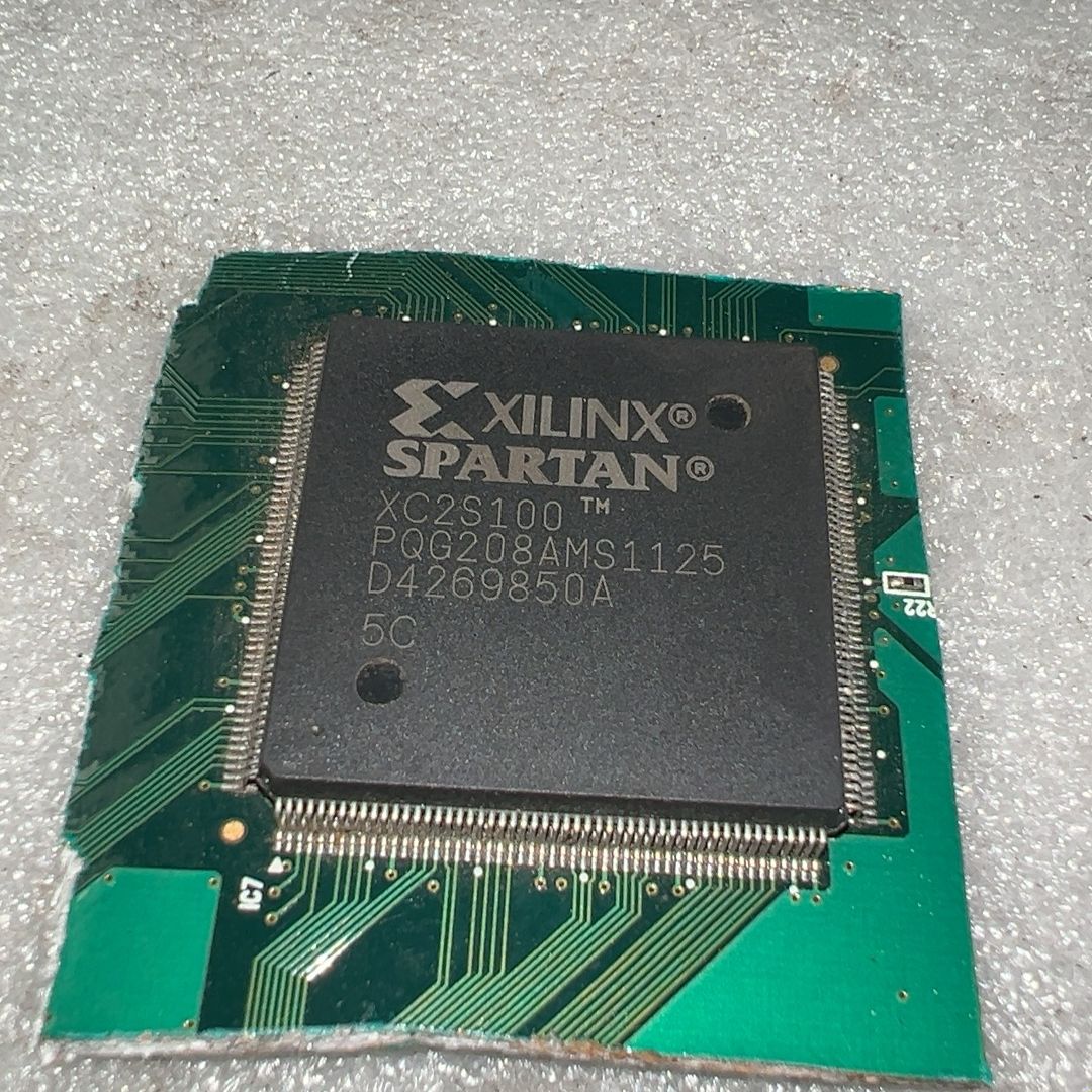 XILINX Spartan XC2S100芯片 型号XC2