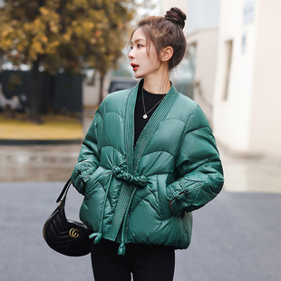 墨绿色短款羽绒服女冬季2023新款今年流行小个子设计感盘扣外套潮