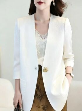 白色小西装外套女夏季薄款2026新款七分袖高级感休闲缎面西服夏天