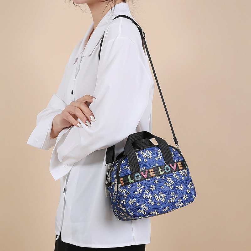 韩版新款单肩斜挎包女士小包生意包休闲多隔层印花牛津布包女包包