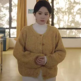 许你地久婚长马秋元孟瑜同款黄色圆领开衫毛衣长袖单排扣针织衫女