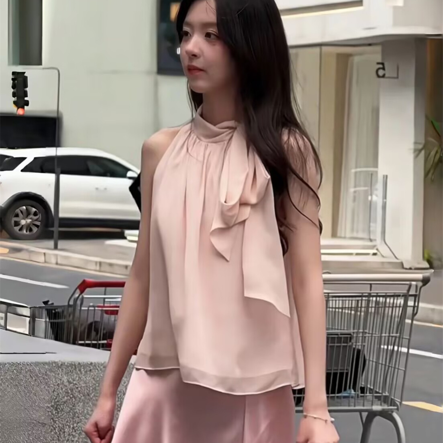 徐绿杨舞台同款粉色挂脖背心上衣