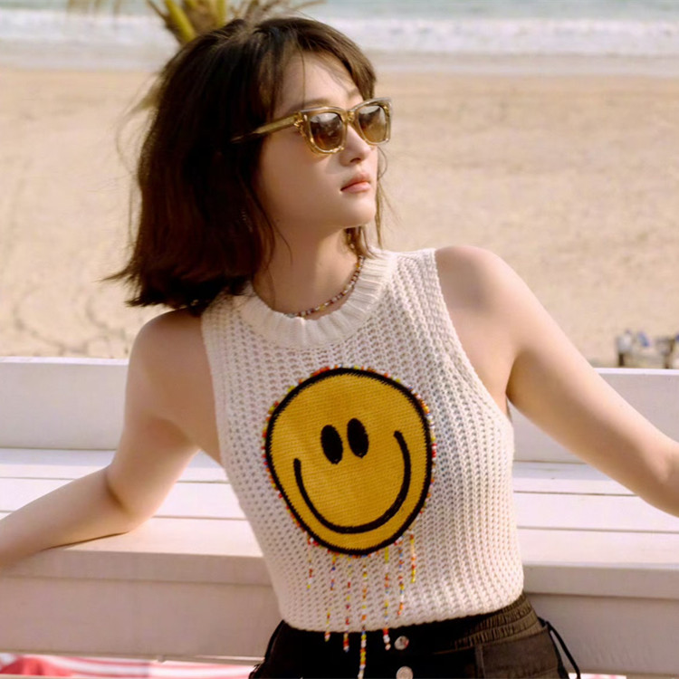 这是我的岛关晓彤同款白色圆领套头无袖毛衣粗针笑脸图案针织衫女