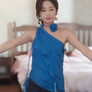 蓝色波点花朵飘带吊带上衣女