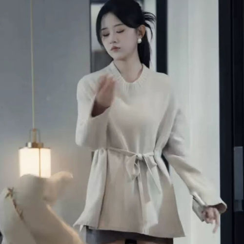 裴今同款米白色圆领长袖毛衣