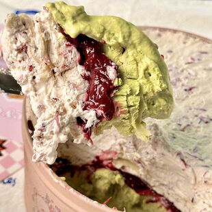 杨梅开心果千层纯手工现熬果酱动物奶油蛋糕 夏日限定鲜果千层