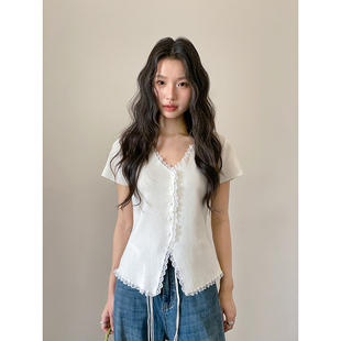 上衣 夏季 气质修身 显瘦V领蕾丝花边拼接针织套头短袖 t恤女短款