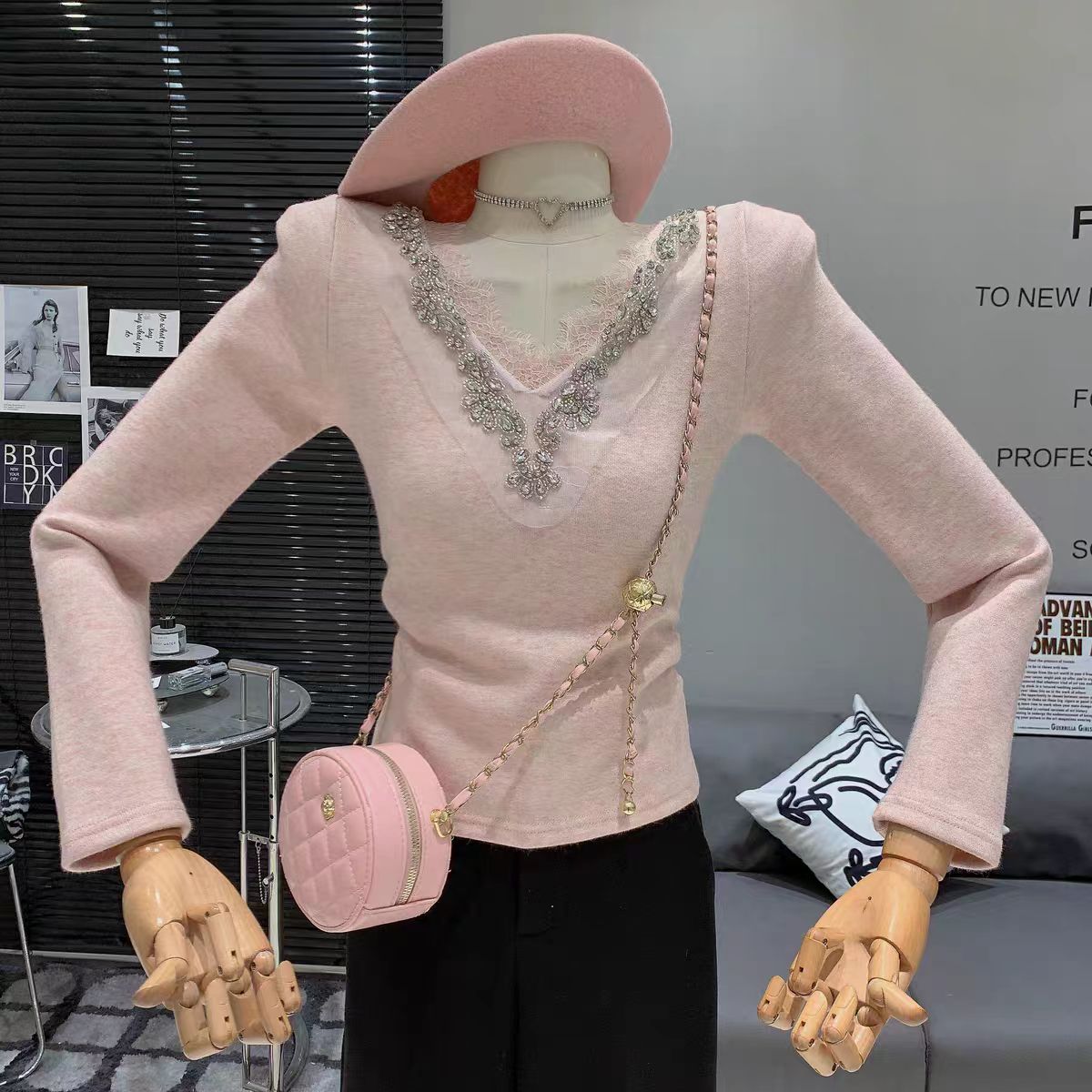 时尚重工镶钻V领长袖T恤