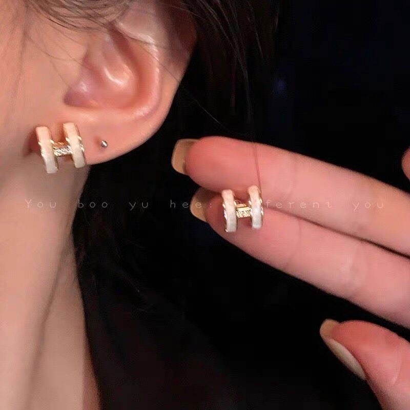 精致字母H耳钉法式简约气质