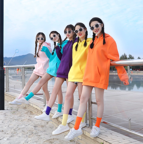 Толстовка, восьмилетний магазин, более 20 цветов, осенние и зимние толстовки с капюшоном конфетных цветов, свободная однотонная одежда для нескольких человек плюс бархат, мужская и женская классная униформа, лучшие наряды, групповая туристическая фотография.