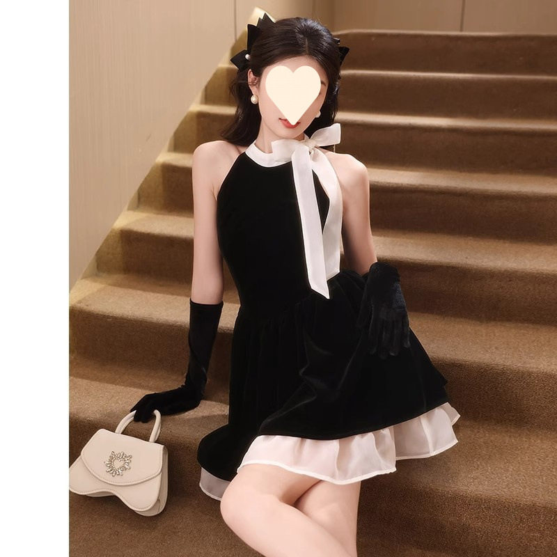 纯欲无袖挂脖连衣裙女夏季法式气质高级感小个子蝴蝶结收腰短裙子