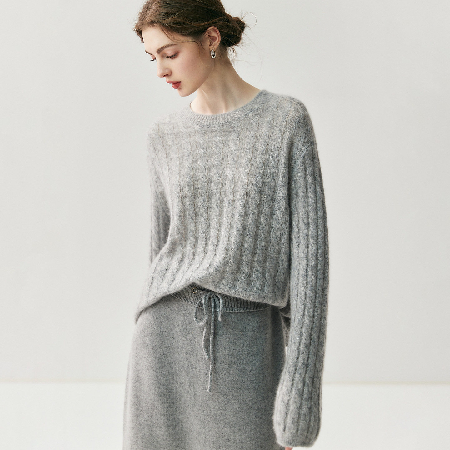 康宝莱纱线真丝羊绒衫女圆领宽松针织衫复古麻花毛衣慵懒女装上衣