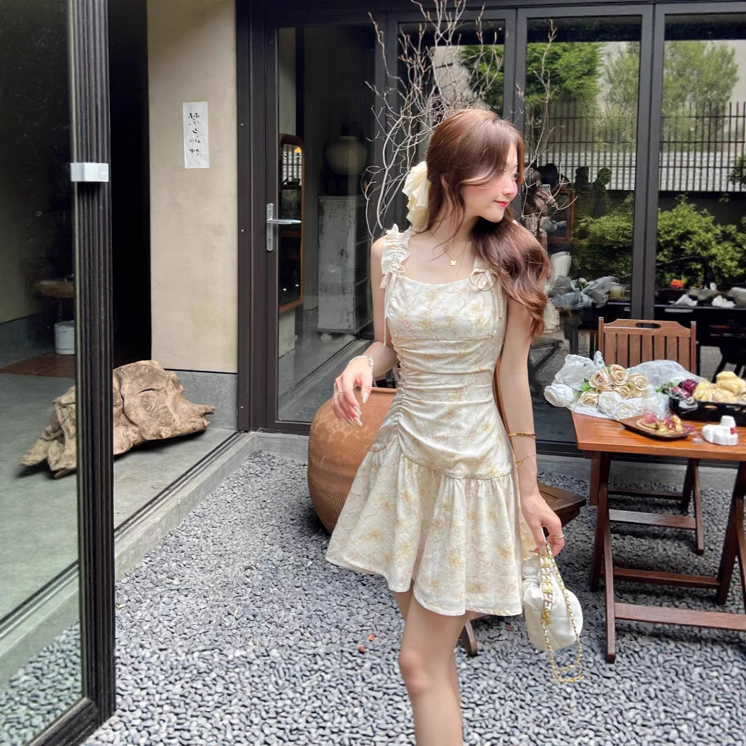 2025年夏季新款法式气质时尚浪漫蝴蝶结小个子碎花短款吊带连衣裙