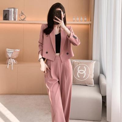 粉色短款上衣有内里西装