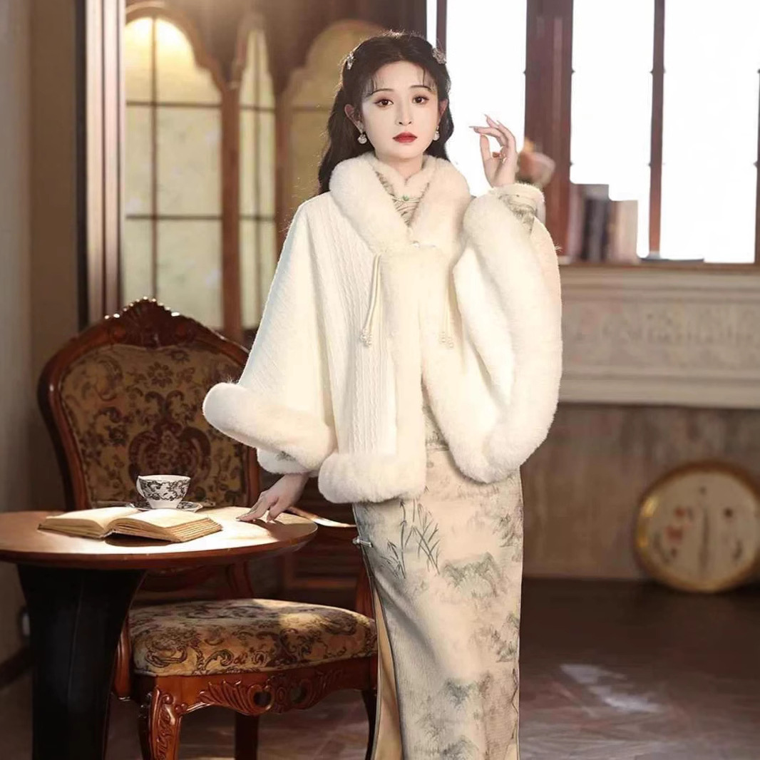 白色披肩搭配旗袍新款2024秋冬季加绒加厚高贵新中式外搭开...