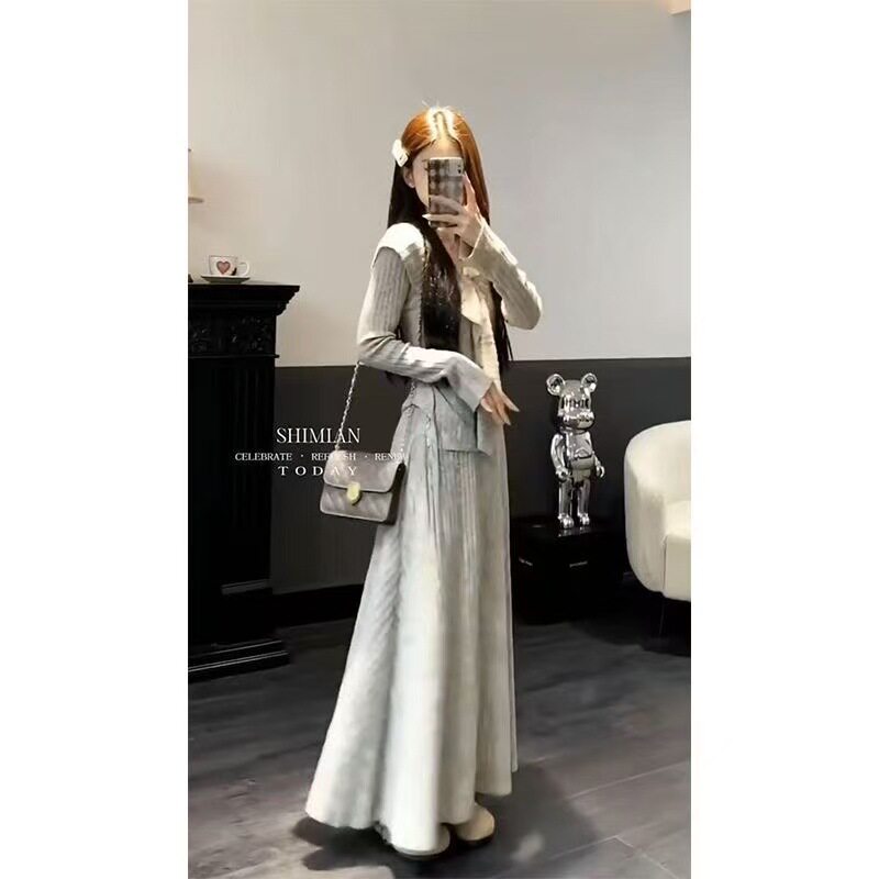 韩系巨好看穿搭一整套时尚新款灰色针织连衣裙女秋冬长裙两件套装