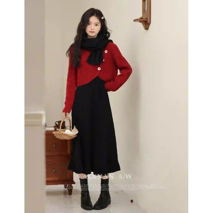 春秋新款小个子穿搭一整套女装小香风针织衫搭配吊带连衣裙两件套