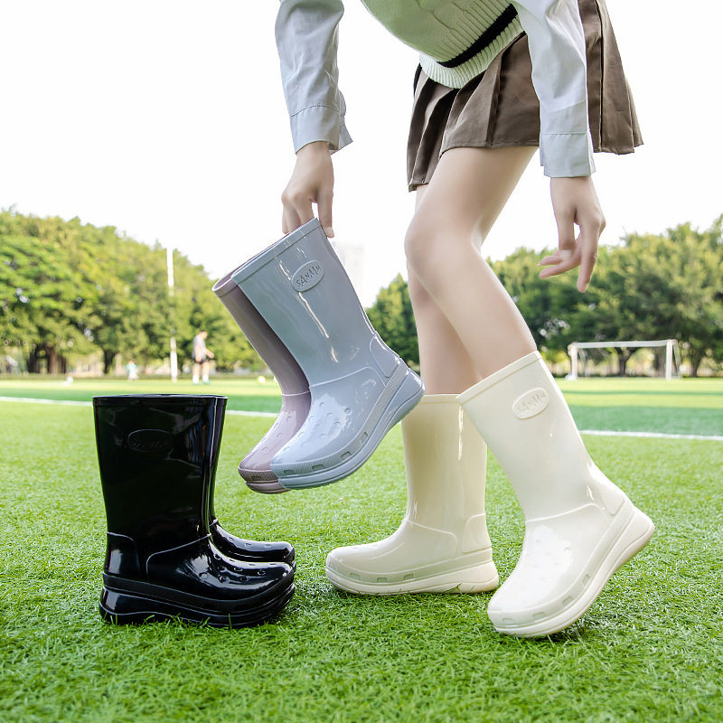 新款时尚高筒雨鞋女成人水靴高筒防水防滑外穿马丁靴雪地靴机车靴