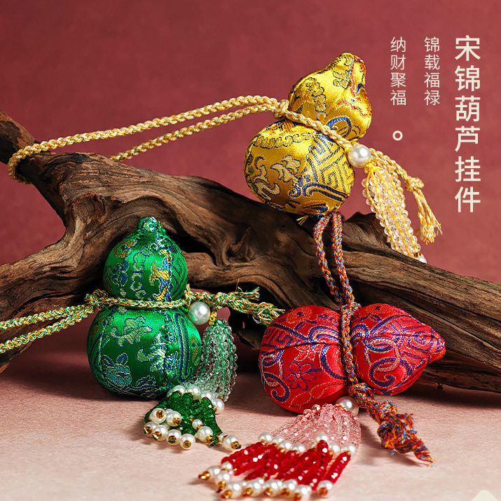 宋锦刺绣葫芦香囊水晶流苏挂件