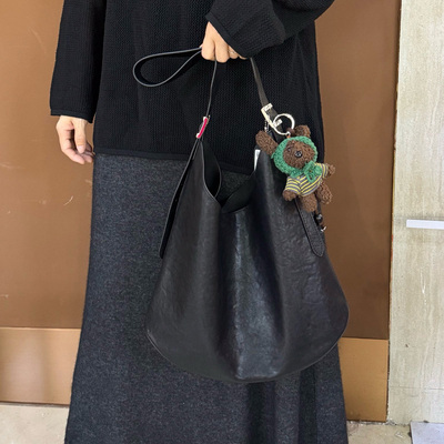 松弛感小众设计复古腋下包女2025新款高级感百搭托特包水桶单肩包