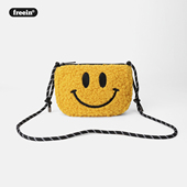 FREEIN笑脸斜挎包毛绒休闲便携零钱包女孩轻便手机包