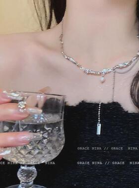 辣妹风黑色蝴蝶项链2024新款爆款锁骨链女设计感小众配饰甜酷双层