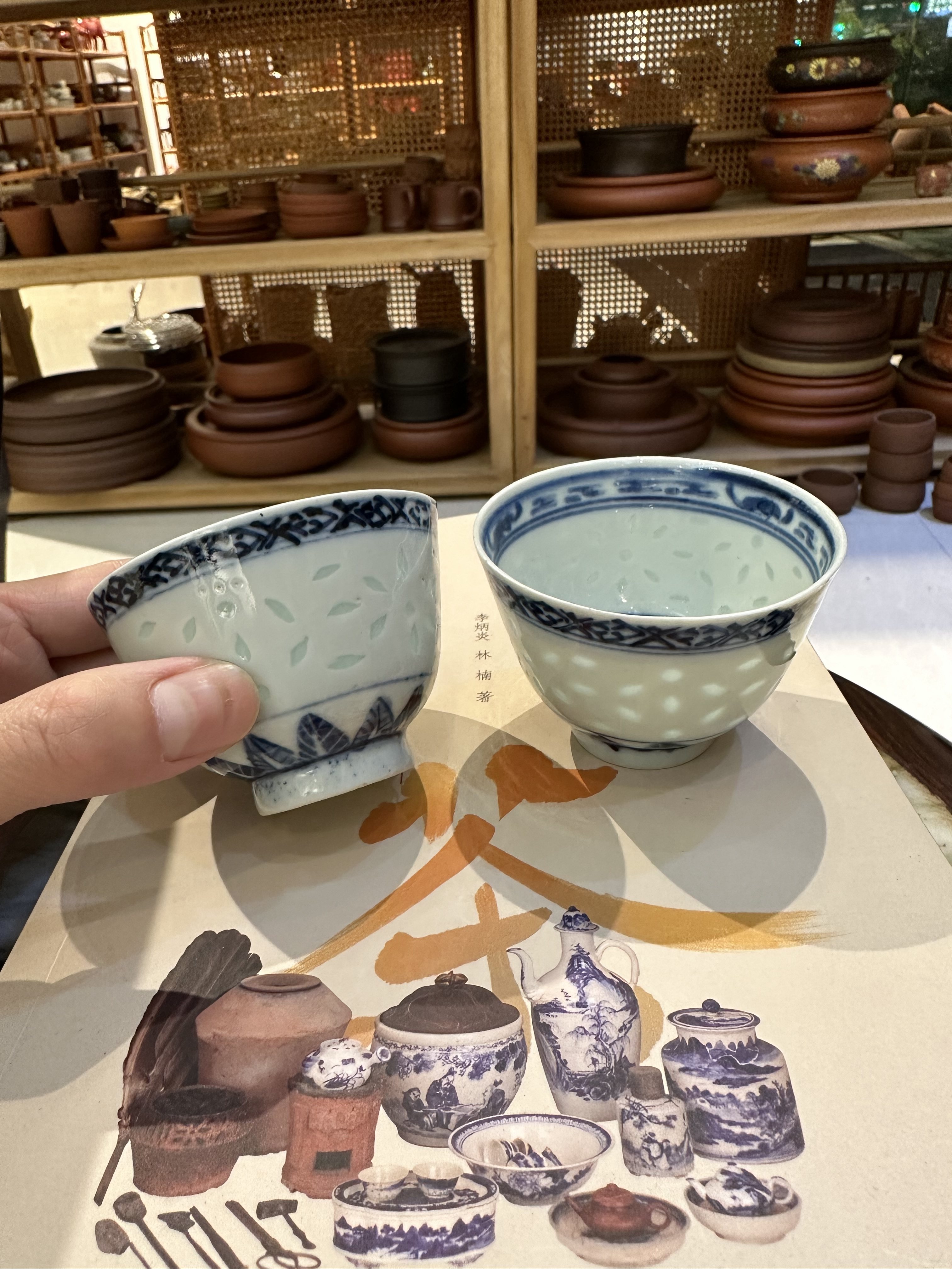 清代康熙年制款玲珑杯 三杆盅米通杯 青花陶瓷老茶杯一对 老茶器