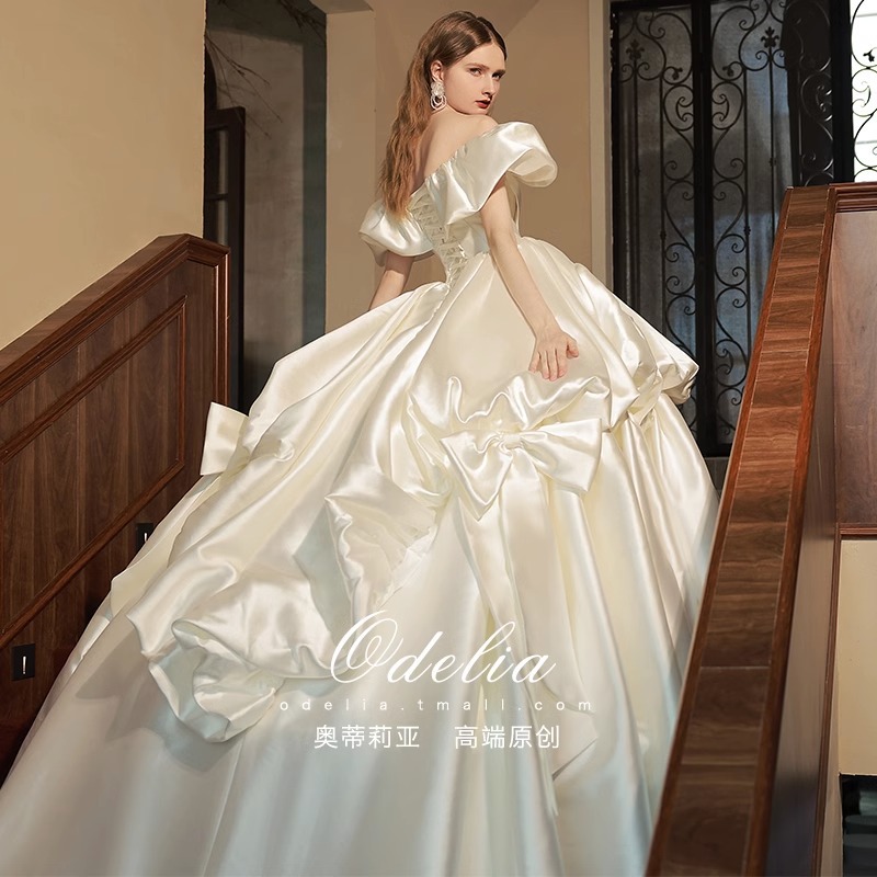 odelia《初云》复古主婚纱礼服新娘2025新款缎面一字肩缎面大拖尾