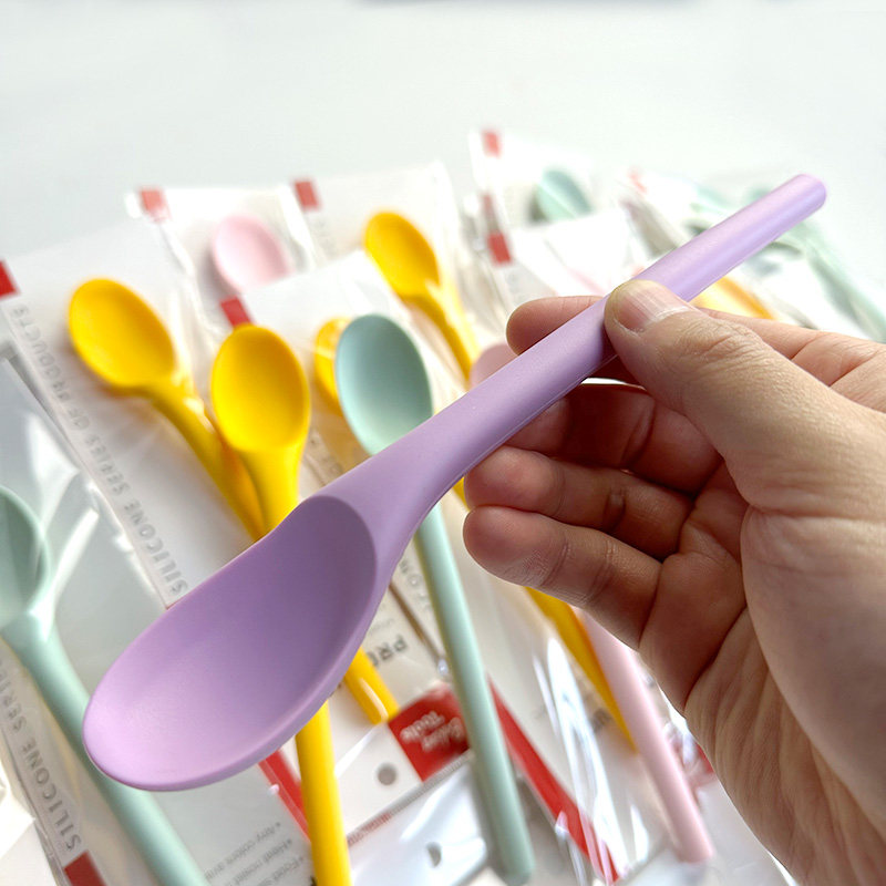 新品食品级硅胶耐高温勺子小号大人儿童汤匙吃饭喝汤勺子长柄软头