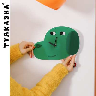 TYAKASHA塔卡沙钟表2025新款创意设计钟表绿狗形象钟表