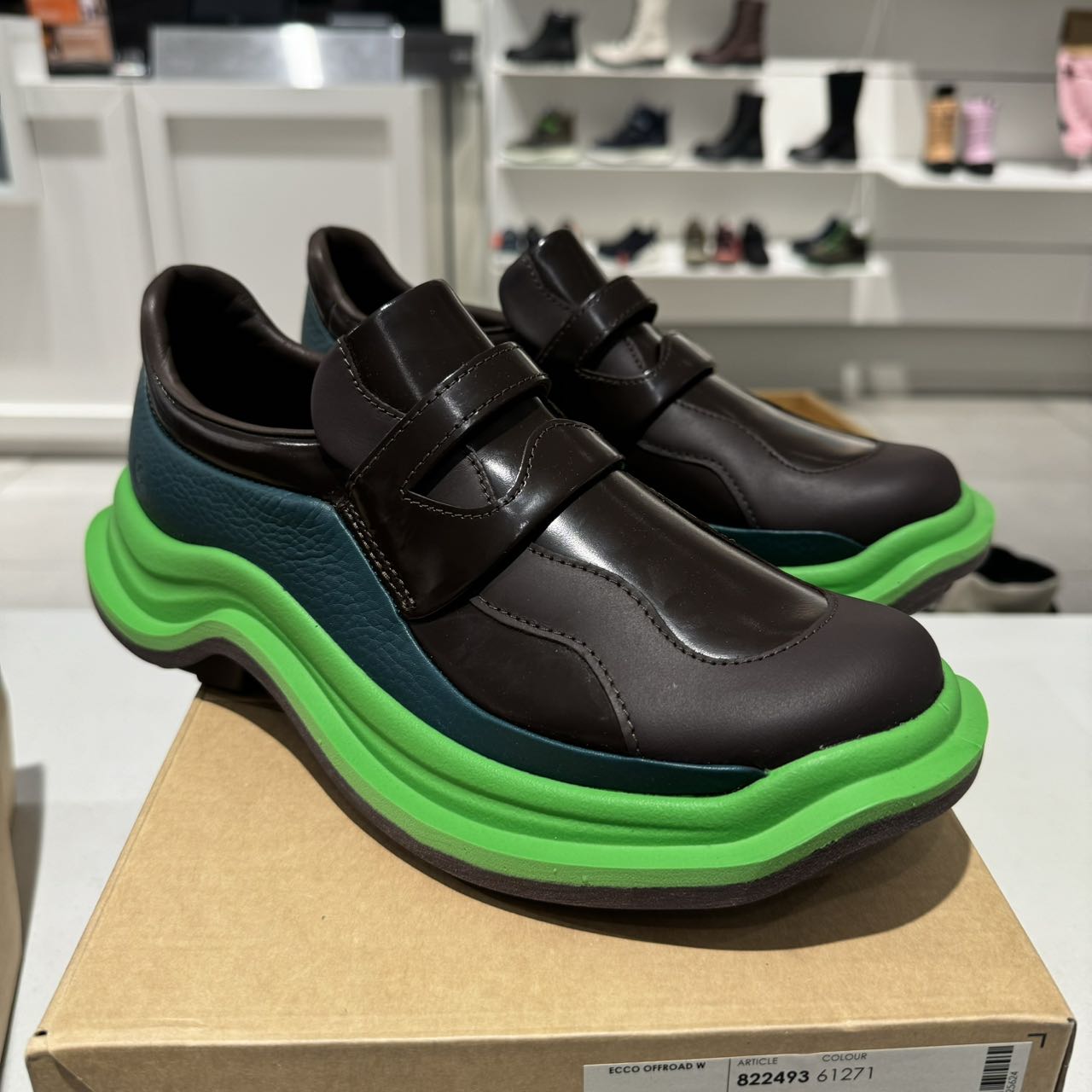 ECCO爱步女鞋户外跑鞋越野822493
