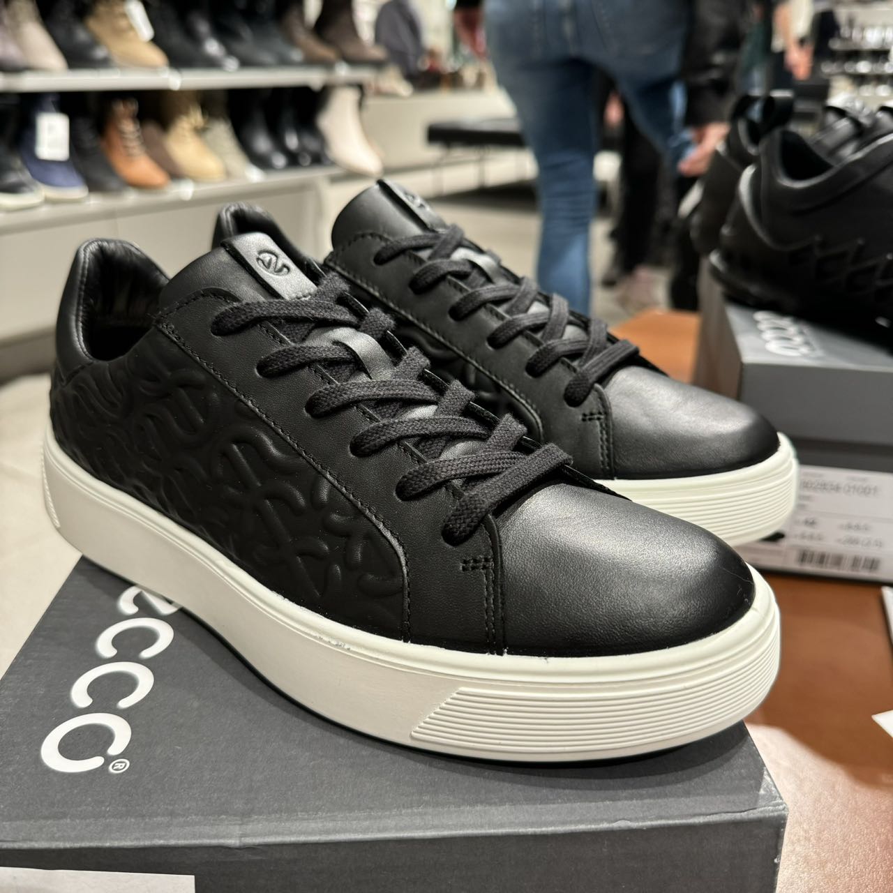 ECCO爱步休闲平跟女板鞋291533