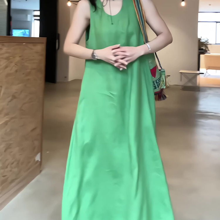 法式气质时尚优雅无袖连衣裙女2025春夏流行高级感简约百搭连体裙