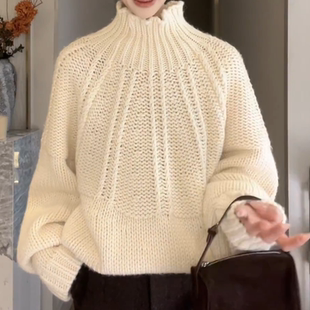 米杏色高领针织衫女冬季新款粗棒针麻花软糯毛衣加厚内搭打底上衣