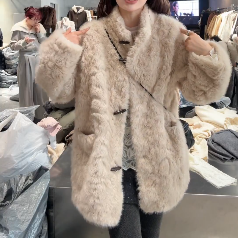 1971韩系宽松立领牛角扣仿水貂毛外套女2025冬季显瘦环保皮毛一体