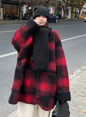红色羊羔毛格子毛呢外套2025冬新大码宽松加绒加厚一体绒呢子大衣